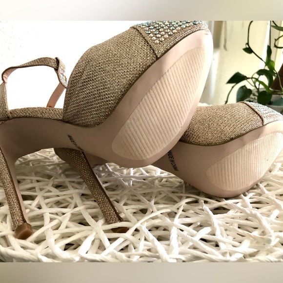 De Blossom Collection✨💎Opalescent Crystal Encrusted T-Strap Stilettos!✨💎 - Picture 7 of 7